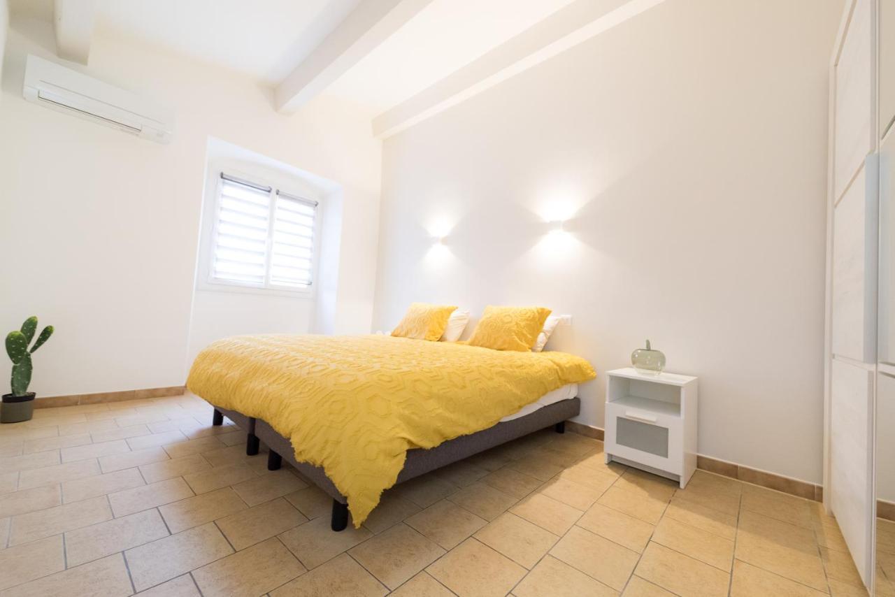 Апартаменты Ravissant Triplex Et Duplex Au Centre De Pont St Esprit Экстерьер фото